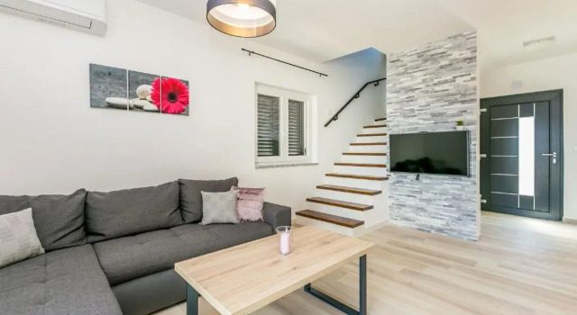Holiday house San Michele, Varaa Hotelli Hotellit Kvarner Islands uima-altaalla, Uima-allas