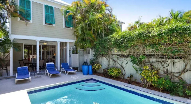 Tropical Dreaming by Avantstay 4 Blks to Beach! Private Pool!, Забронировать Дом для отпуска Виллы Ки-Уэст, рядом с Harry S Truman Little White House, Вилла
