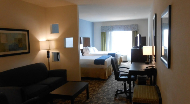 Четырёхместный люкс Holiday Inn Express Hotel & Suites Atlanta Airport West - Camp Creek by IHG