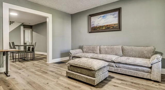 2 Mi to Mass Ave: Convenient Townhome w/ Yard!, Prenota Appartamento Hotel a Indiana con parcheggio, Parcheggio