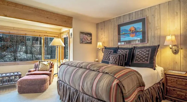 Andora Alpine Retreat - 2BD in Downtown Ketchum, Rezerwuj Apartament Hotele w Idaho z parkingiem, Parking
