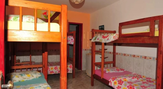 Кровать в общем номере (женский номер) Papagaio Hostel & Pousada