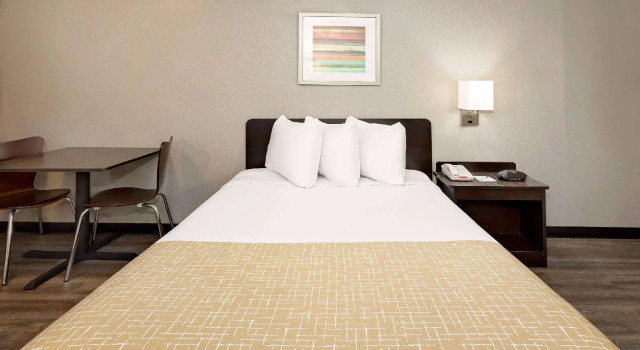 Двухместный номер Standard Travelodge by Wyndham College Park