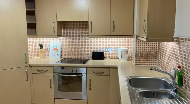 Spacious 2 Bed Apartment in Birmingham, Забронировать Апартаменты/квартира Отели Бирмингема с парковкой, рядом с Океанариум «Национальный центр морской жизни», Парковка
