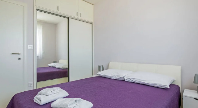 New Modern Apartment With Private Terrace Near the Beach, Забронировать Апартаменты/квартира Отели Пировац с парковкой, Парковка