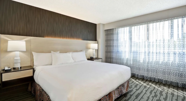 Двухместный люкс Accessible Premium Отель Embassy Suites by Hilton Charlotte