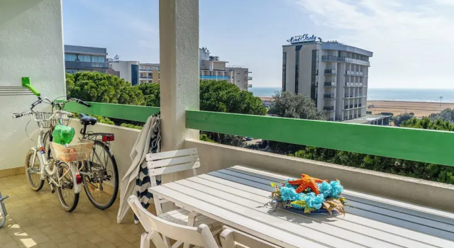 Nice Apartment With Sunny Terrace in Bibione, Prenota Appartamento Hotel a Veneto con parcheggio, Parcheggio