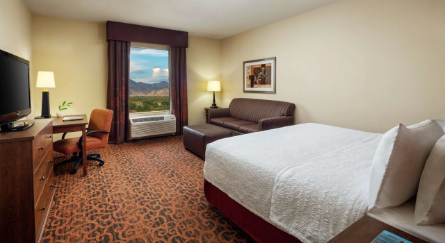 Hampton Inn & Suites Scottsdale at Talking Stick