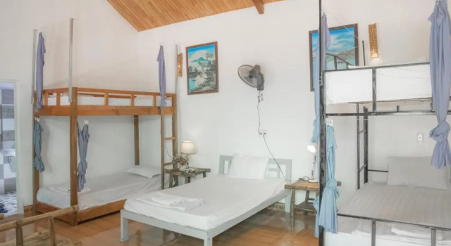 Кровать в общем номере Green Riverside Cosy Home