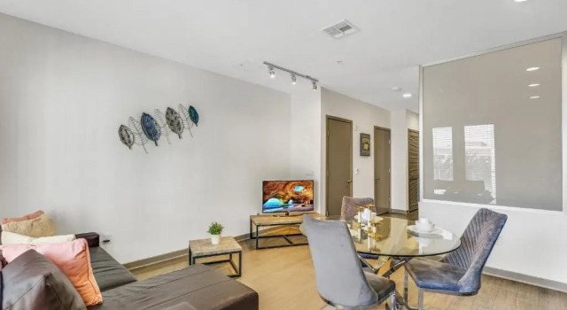 Студия SuitesRUs Apart Hotel at Glendale