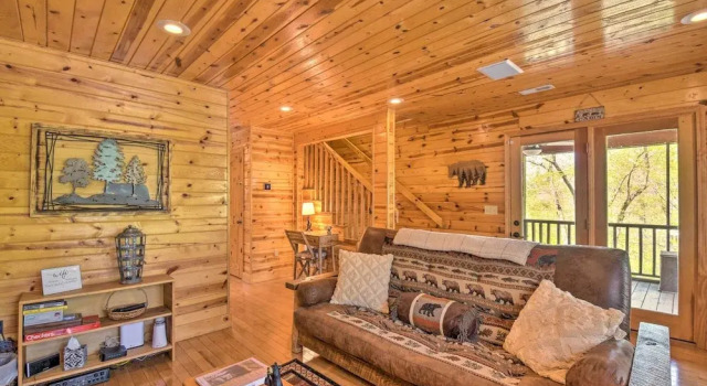 Cozy Hiawassee Cabin w/ Fire Pit & Mtn Views!, Boek Hotel Hiawassee 