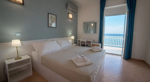 Superior Doppel Zimmer mit Balkon Perla Hotel