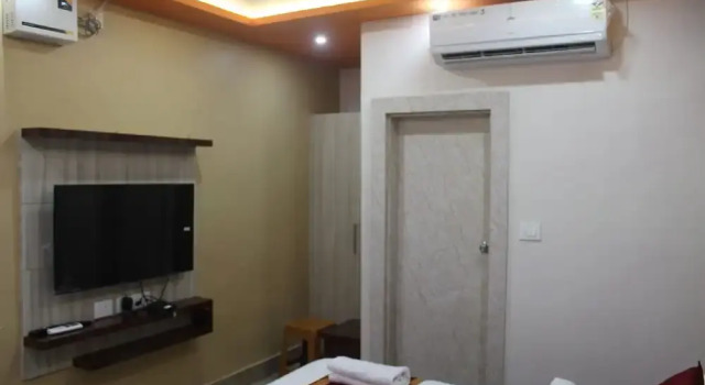Camera Deluxe Hotel MJR - Free Pickup and Drop Temple, Sea Beach & Puri Railway Station