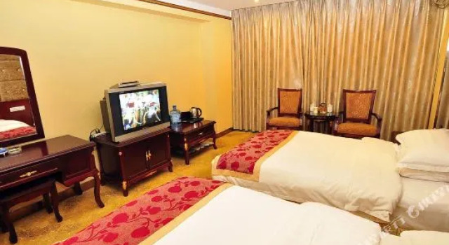 曲靖臻航大酒店, Buchen Sie Hotel Qujing Yunnan