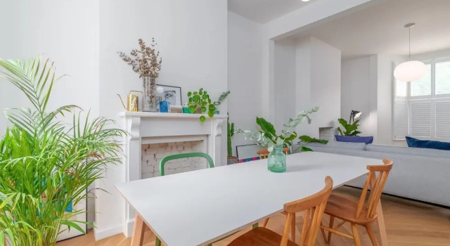 Charming 3br Home in East London W/Terrace, Забронировать Отель Отели Англии 3 звезды, 3*