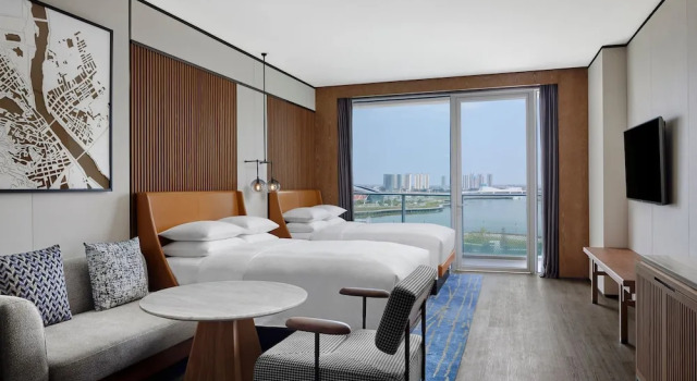 Четырёхместный номер Superior с балконом Sheraton Zhaoqing Dinghu