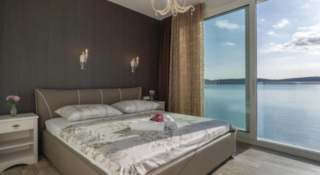 Luxurious Home In Trogir With Sauna, Забронировать Вилла Отели Трогир 3 звезды, рядом с Общественный Пляж Кузмич, 3*