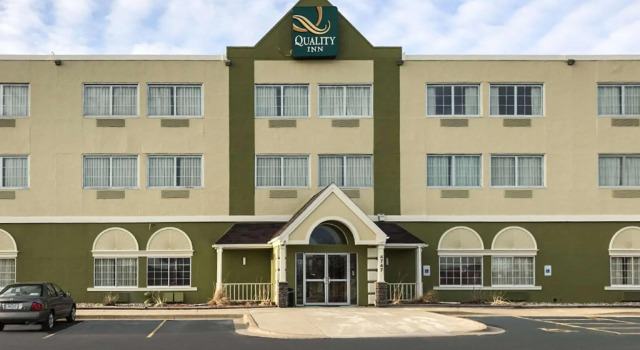 Номер Standard AmericInn by Wyndham Cedar Rapids North