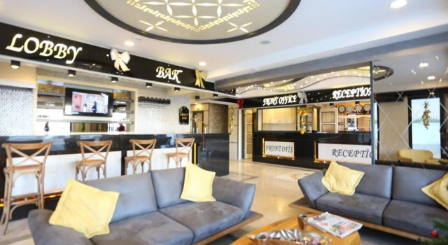 Life Corner Hotel