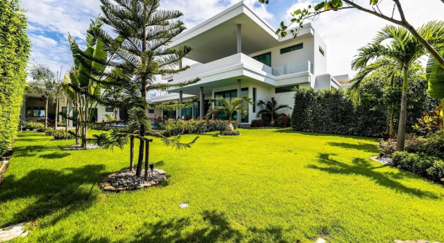 Вилла Luxury Modern 6 Bed Private Pool Villa LLW