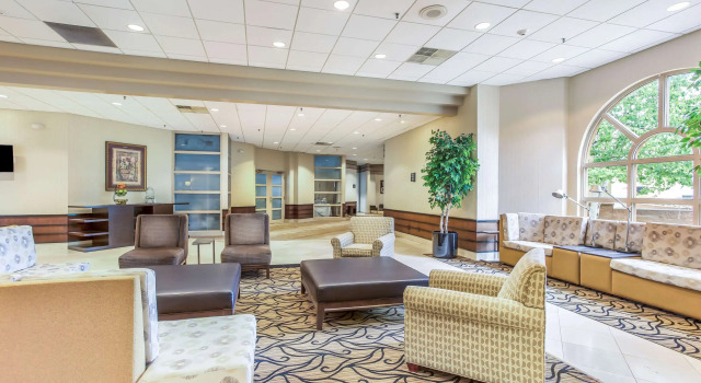 Burrstone Inn, Ascend Hotel Collection, Buchen Sie Hotel Utica New York State