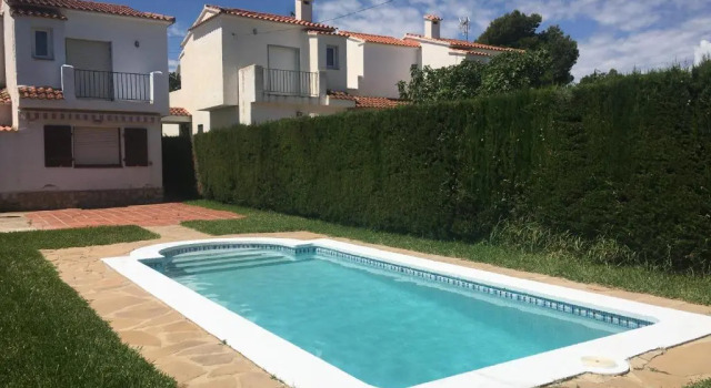 Коттедж с 4 комнатами Villa Rosa