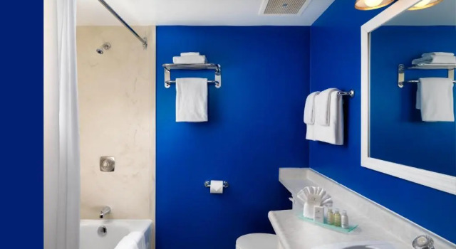 Трёхместный номер Comfort Huntingdon Hotel and Suites
