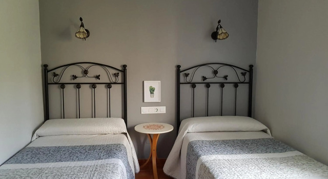 Apartamentos Serendipia, Забронировать Апартаменты/квартира Отели Сантильяна-дель-Мар с парковкой, рядом с Епархиальный музей Regina Coeli, Парковка