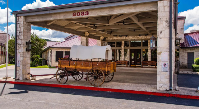 Кровать в общем номере Y O Ranch Hotel and Conference Center