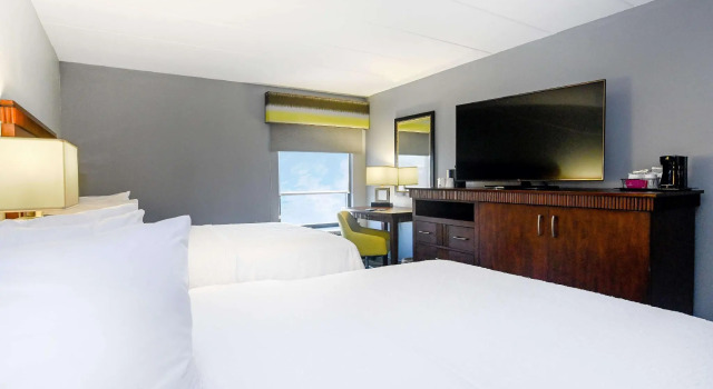 Четырёхместный номер Standard Hampton Inn Lexington Park