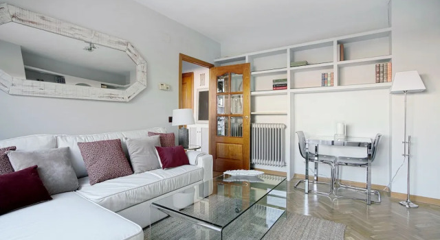 Beautiful Penthouse Recently Renovated 4pax, Delicias Terrace, Забронировать Отель Бизнес-отели Мадрида, рядом с Театр Монументал, 4* 5*