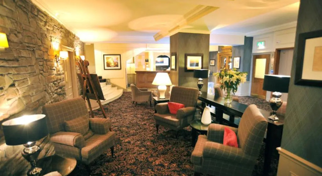 Golden Lion Hotel, Забронировать Отель Отели Центральной Шотландии с парковкой, Парковка