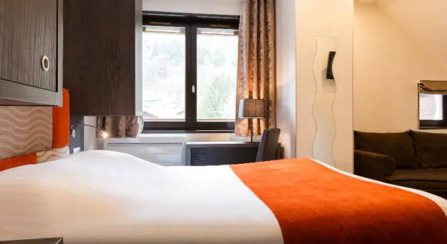 Трёхместный номер Superior с видом на сад Hôtel Beauregard, The Originals Relais