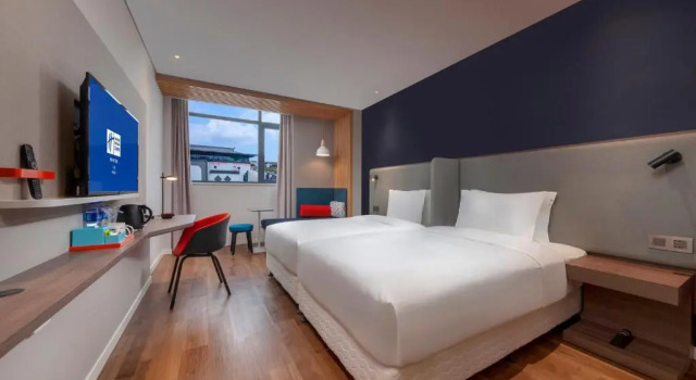 Четырёхместный номер Standard Holiday Inn Express Pinghu by IHG