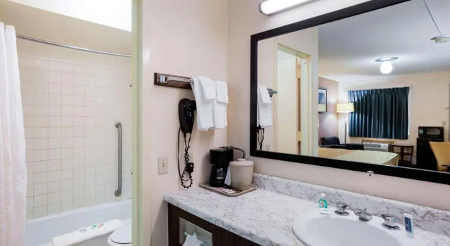 Трёхместный номер Comfort Rodeway Inn Sergeant Bluff - Sioux City