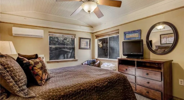 A Stones Thoreau - Two Bedroom Cabin with Hot Tub, Varaa Hotelli Ruidoso New Mexico