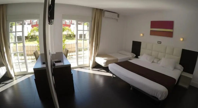 Трёхместный номер Hotel Natursun