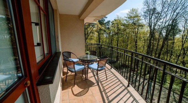 Apartament ,,Cesarski Dwór”, Varaa Huoneisto Hotellit Pommeri pysäköinnillä, Pysäköinti