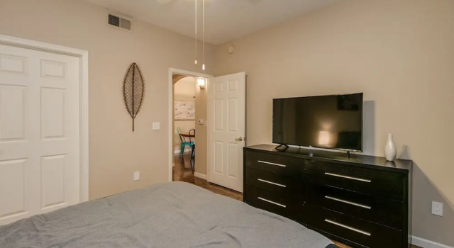 Студия c 1 комнатой с балконом Cozy 1-bdrm Scottsdale Condo Next to Pool