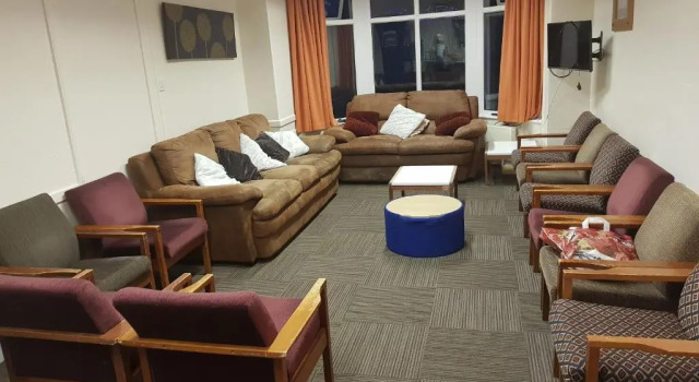 Woodlands Centre, Забронировать Отель Бетс-и-Койд Клоид, рядом с Железнодорожный музей в Конви-Вэлли