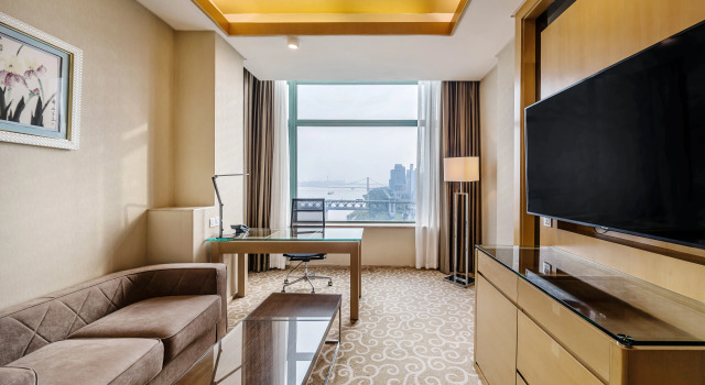 Holiday Inn Riverside Wuhan by IHG