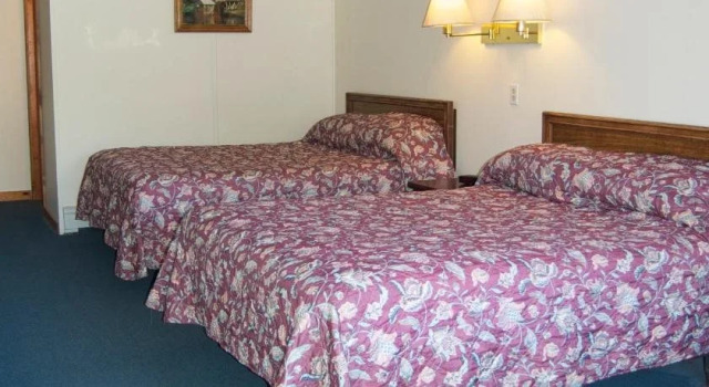 Deer Run Motor Inn, Varaa Hotelli Hotellit New England uima-altaalla, Uima-allas