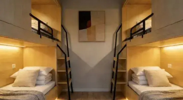 Кровать в общем номере Yuju Hotel Apartment (Shanghai Pengpu New Village Subway Station)