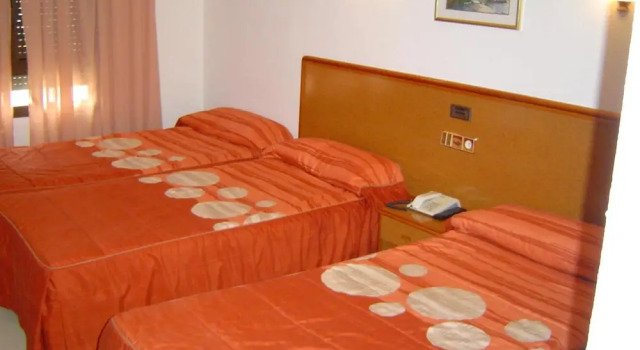 Hotel Lázaro, Book Hotel Hotels in Aragon with Parking, Parking