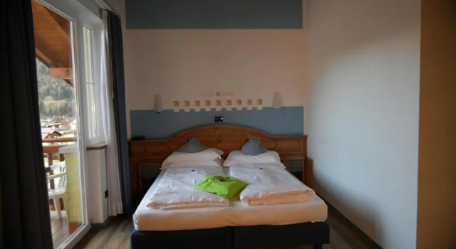 Hotel Bella di Bosco, Забронировать Отель Отели Мале с парковкой, Парковка