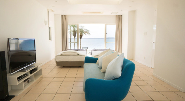 Четырёхместный люкс с видом на океан Crystal Villa Miyakojima Sunayama Beach