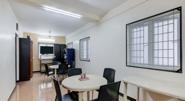 Royal Stay by OYO Rooms