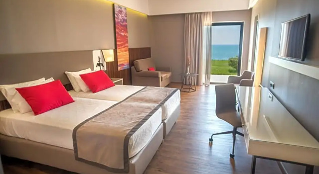 Номер Executive с видом на море Ramada Plaza by Wyndham Thraki