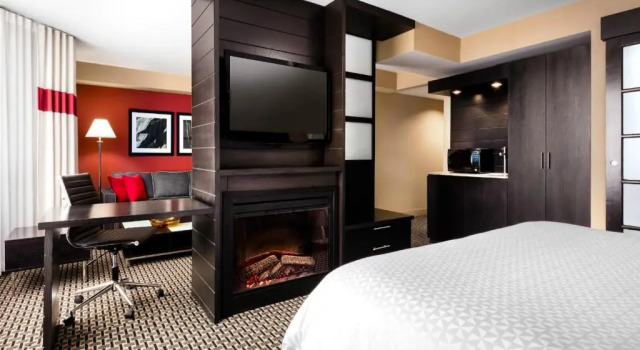 Люкс Four Points by Sheraton Mississauga Meadowvale
