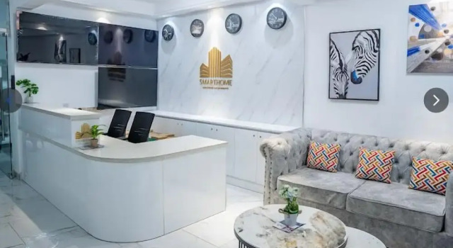 Comfort Homestay Kilimani, Забронировать Апартаменты/квартира Отели Найроби Каунти с парковкой, рядом с Торговый центр Yaya Centre, Парковка